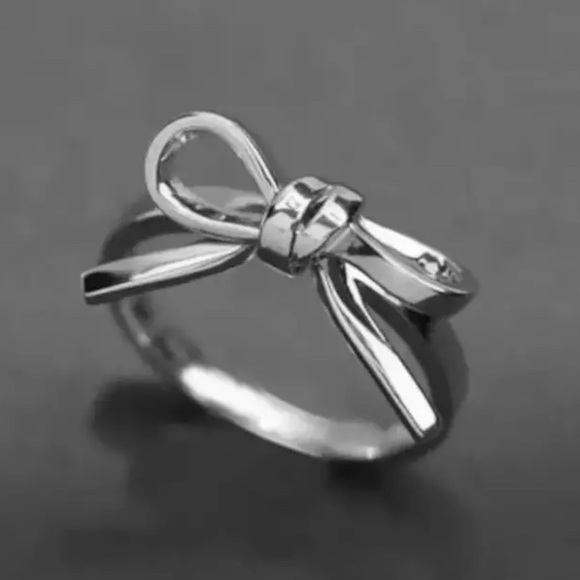 NWT Bow Ring- 14K White Gold
Plated Zinc Alloy. Great for Any Day! MSRP $27.99 - Picture 1 of 6